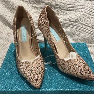Betsy Johnson Gold studded pumps